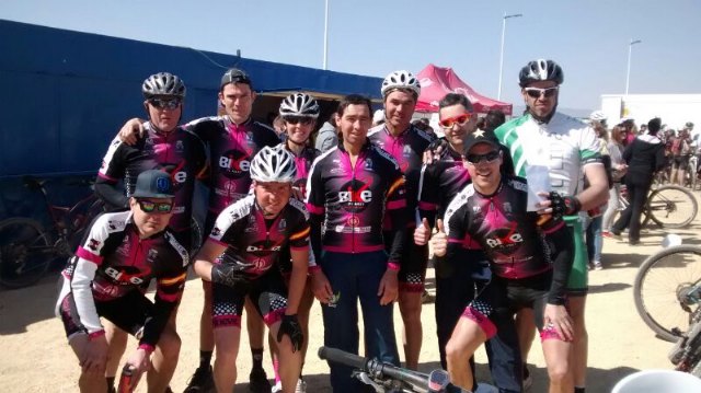 Corredores de la Asociación una vez terminada la prueba