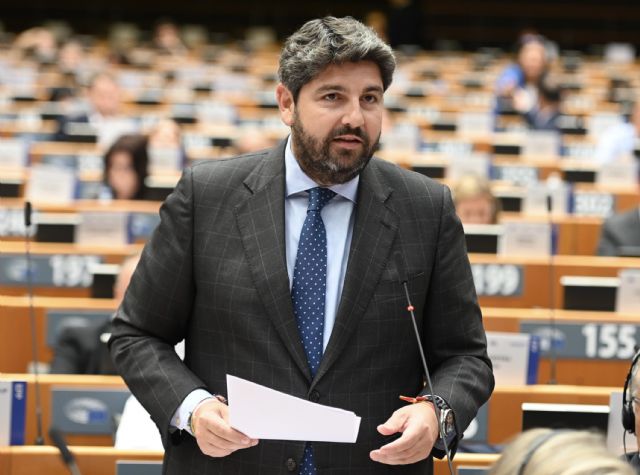 López Miras reclama a Bruselas un fondo específico para garantizar el futuro de la pesca
