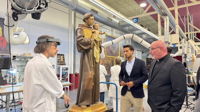 El Centro de Restauración interviene la escultura de San Antonio de Padua, patrón de Mazarrón y obra de González Moreno