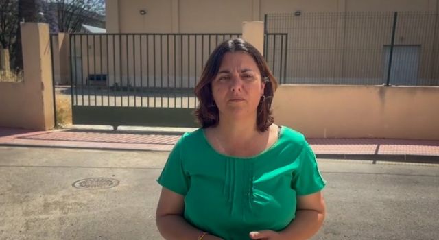 Izquierda Unida denuncia el abandono de la climatización de los centros educativos y exige una ley regional para adaptar las escuelas al cambio climático