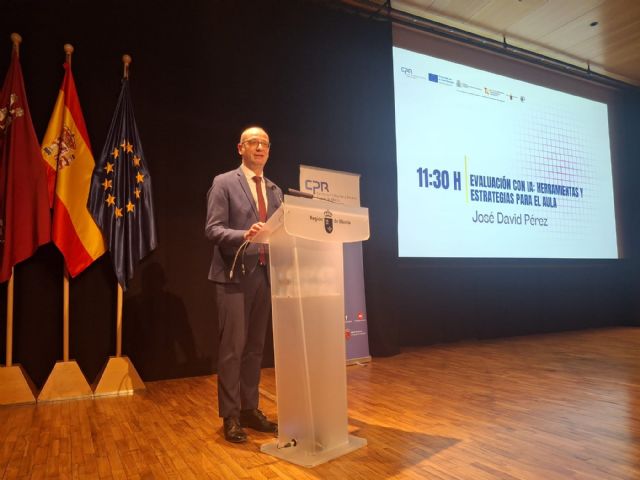 Medio millar de docentes participa en una jornada sobre los retos de la IA en el ámbito educativo