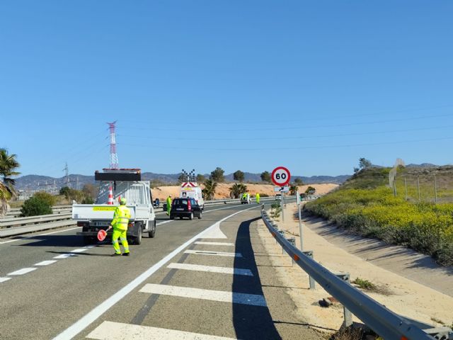 Fomento refuerza la seguridad vial de la red autonómica con la mejora de la señalización horizontal de seis vías de alta capacidad