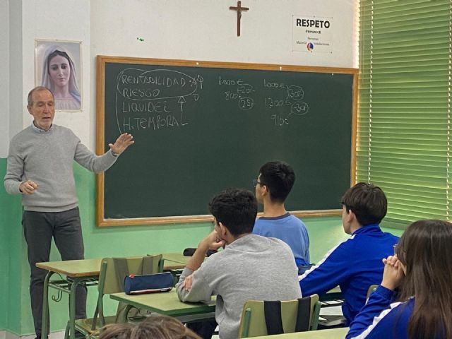 Más de 1.400 alumnos de cuarto de ESO se forman este curso en cultura financiera básica