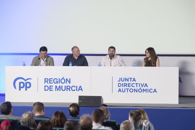 López Miras se presenta a la reelección como presidente del PPRM 'para fortalecer el partido, renovar ideas, coger impulso y ganar por mayoría absoluta las elecciones de 2027'