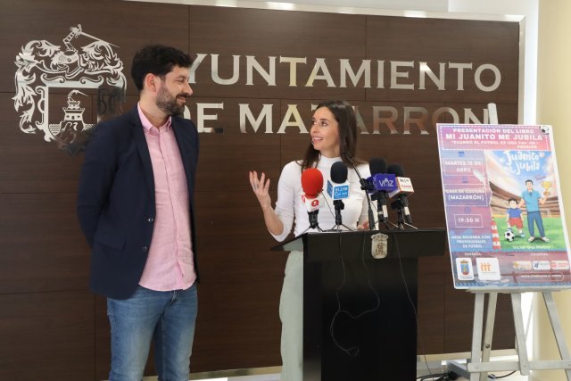 Mazarrón acogerá la presentación del libro ´Mi Juanito me jubila´ con una mesa redonda sobre el fútbol