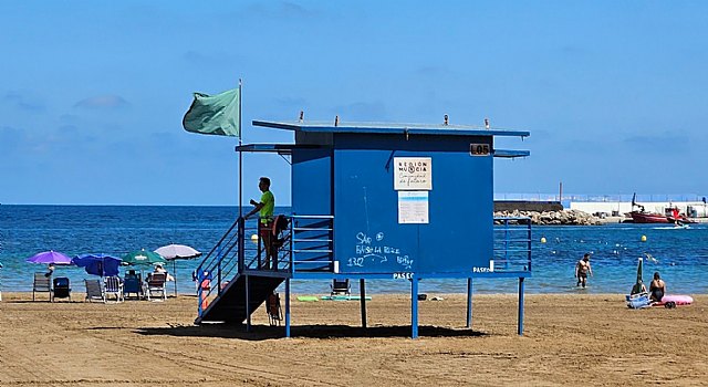 La playa del Puerto vuelve a estar abierta al baño tras confirmarse la excelente calidad de sus aguas