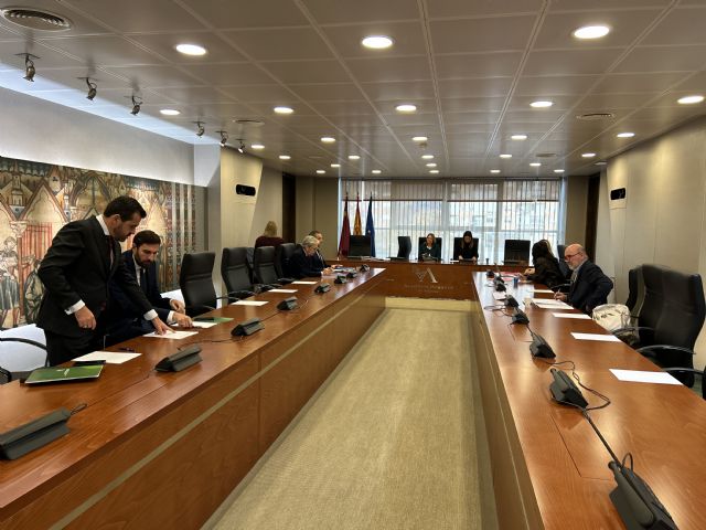 López Miras comparecerá el 11 de diciembre para responder a las preguntas de los portavoces parlamentarios