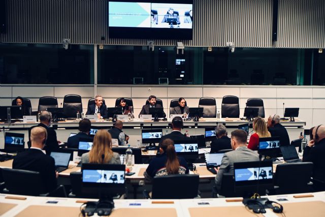 López Miras afirma que la UE entra 'en una nueva etapa de integración de la Defensa' que agilizará la movilidad de tropas entre países