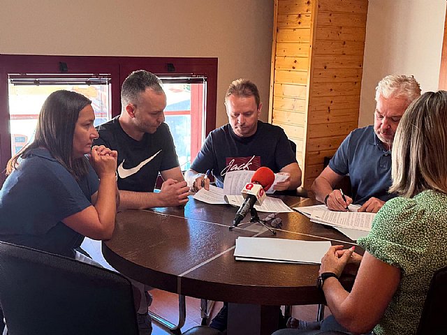 Convenio entre Ayuntamiento y Autoescuelas para el uso del recinto del mercado en Puerto de Mazarrón