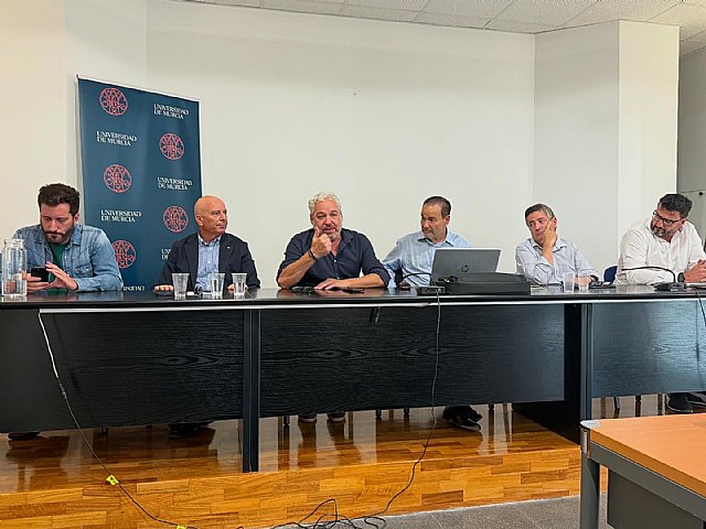 Ginés Campillo participa en una mesa redonda de la Universidad de Murcia sobre competencias en situaciones de emergencia