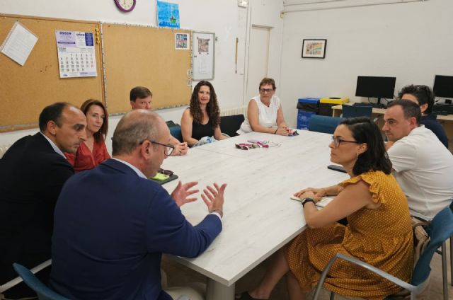 Educación trabaja en el refuerzo de la estructura del pabellón de Infantil del colegio Mariano Aroca de Murcia