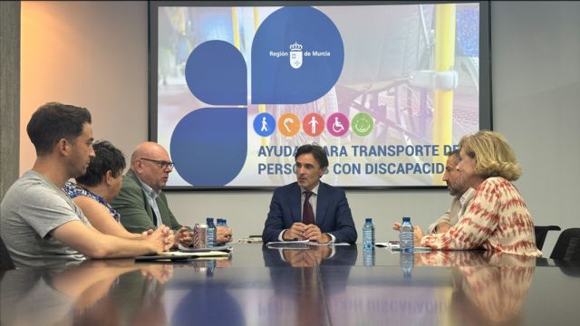 El Gobierno regional subvenciona la movilidad para el acceso a la formación y al empleo de más de un millar de personas con discapacidad