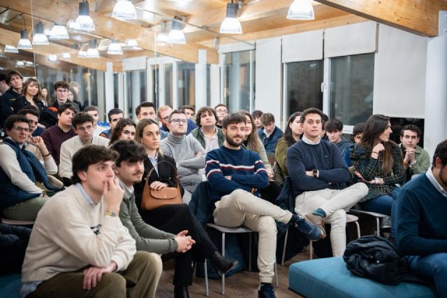 Landáburu denuncia en Madrid el fracaso del Gobierno de Sánchez en políticas de juventud y vivienda