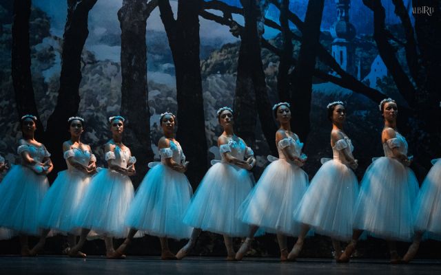 La versión del Ballet de Barcelona de 'Giselle' llega al Auditorio regional con música en directo a cargo de la Orquesta Sinfónica