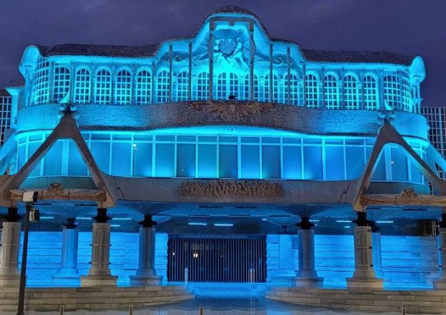 La Asamblea Regional se iluminará de azul con motivo del 91º aniversario mundial de Alcohólicos Anónimos