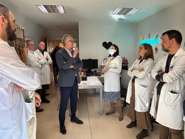 El hospital infantil de La Arrixaca impulsa un innovador programa que ayuda a adolescentes con enfermedad renal a conducir su salud