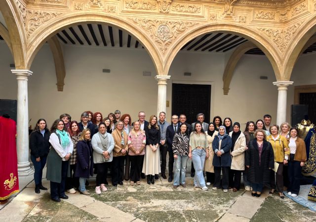 Empleo formará a 20 personas desempleadas en el oficio artesano del bordado en seda y oro