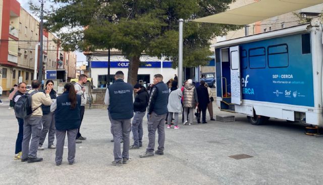 La unidad móvil del SEF atiende a más de mil personas en sus seis primeros meses de recorrido