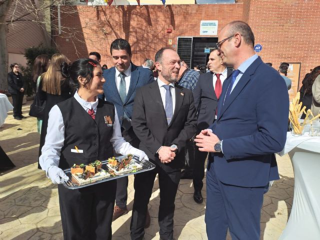 El CIFP de Hostelería y Turismo de Cartagena celebra una jornada de intercambio de experiencias con empresas y colaboradores