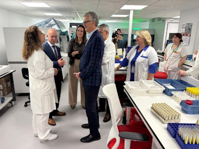 El nuevo laboratorio del Morales Meseguer gestiona 1.800 analíticas y 4.650 muestras diarias