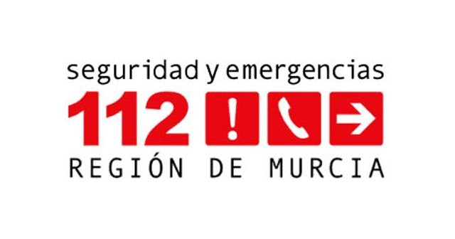 Servicios de emergencia intervienen en un accidente de tráfico en el Puerto de Mazarrón