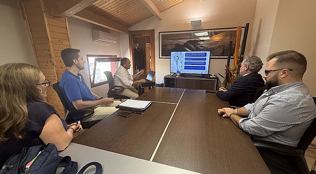 Reunión entre Ayuntamiento y vecinos de Bahía para informar sobre las futuras obras del plan de inversión