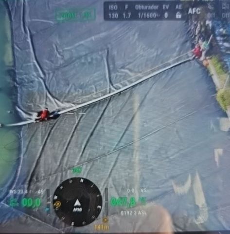 Rescatan a un hombre y a su perro tras caer en una balsa en Camposol