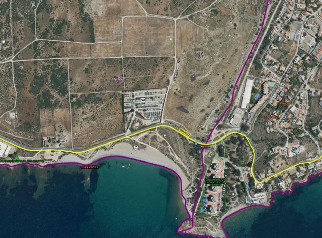 Servicios de emergencias atienden y trasladan al hospital a dos niñas rescatadas del agua en Mazarrón