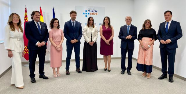 La consejera de Salud asegura que 'el nuevo equipo directivo impulsará la mejora de la sanidad pública'