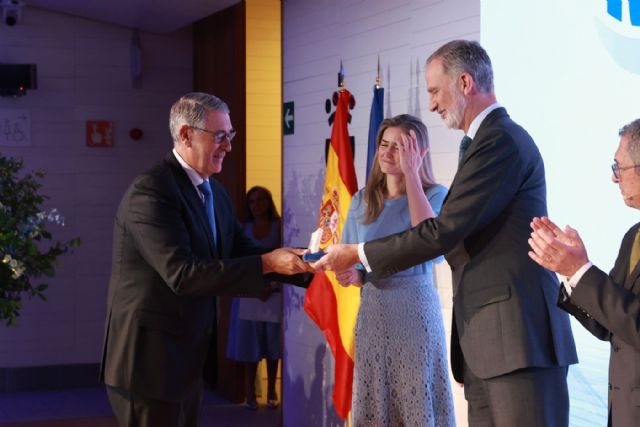 La Confederación Hidrográfica del Segura recibe de manos de S.M. el Rey el reconocimiento por su centenario