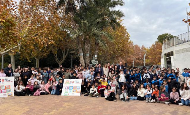 Casi un millar de escolares participan en el programa educativo 'Érase una vez un Comercio'