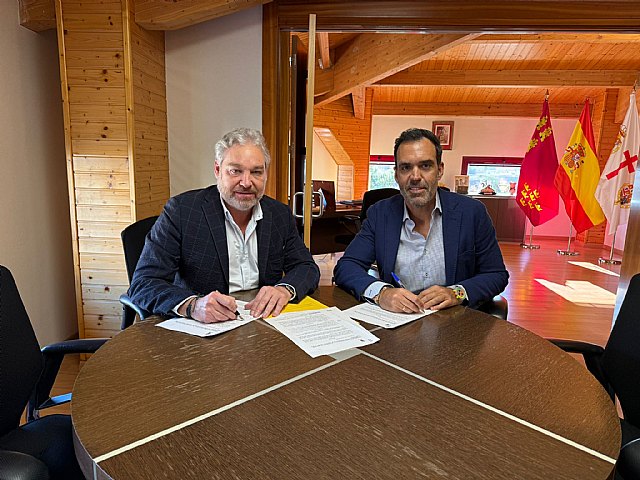 El alcalde de Mazarrón formaliza su apoyo al proyecto ‘Respira la vida–Family Place’ para pacientes oncológicos