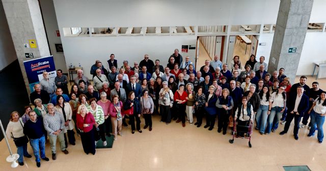 La Comunidad forma en competencias digitales a un centenar de personas mayores de Cartagena