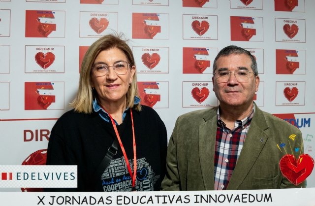 Con Begoña Pérez Rivas, coordinadora del proyecto educativo y de sensibilización “Con Mil Colores” También es coordinadora y dinamizadora de la “Red Internacional de Colegios Solidarios”; y dentro de la estructura de la “ONG Azul en Acción”, es la Responsable del Área de Educación y Sensibilización.