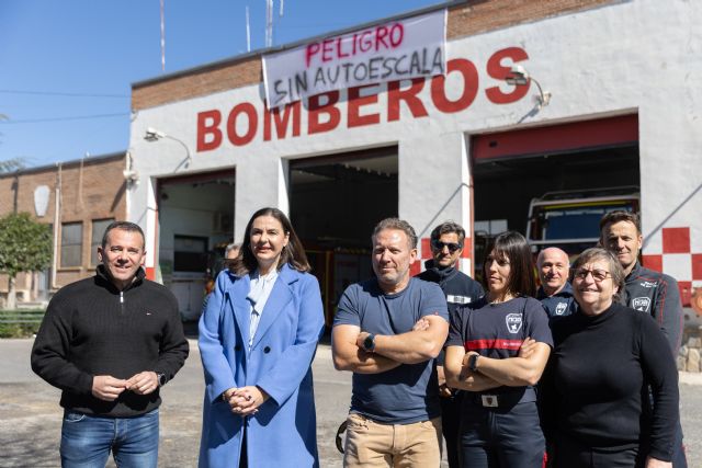 El PSOE exige a López Miras que deje de mirar para otro lado mientras los bomberos no tienen los medios necesarios para garantizar la seguridad de las personas