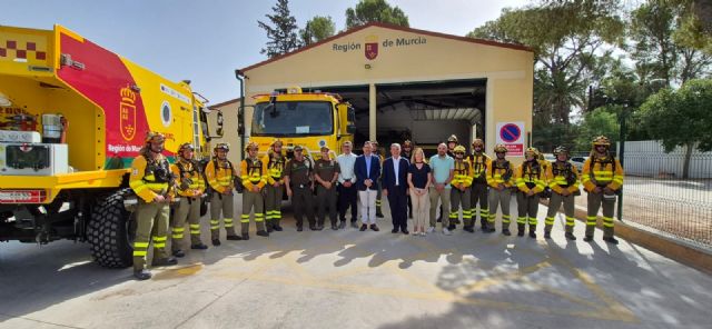 La Comunidad adquiere dos nuevas autobombas de última generación para reforzar el dispositivo de defensa contra incendios forestales