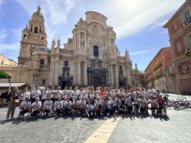 Conesa recibe a los participantes en la Ruta Ciclista Camino de la Cruz