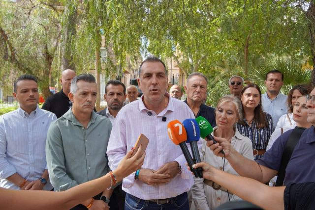 Samuel Vázquez exige “repatriación, deportación remigración” tras la agresión a un hombre de 81 años en Lorca