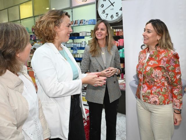 La Comunidad y el Colegio Oficial de Farmacéuticos de la Región se unen para prevenir y detectar la violencia hacia la mujer