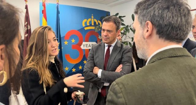 La Región impulsa el talento joven con la convocatoria de dos becas de formación en asuntos europeos en Murcia y Bruselas