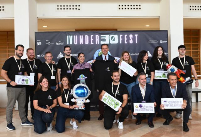 500 jóvenes se acercan al emprendimiento de la mano de la Comunidad y de AJE