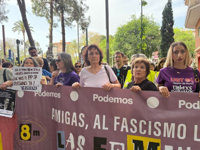 Dos centenares de personas exigen en Murcia la expulsión del diputado de Vox Antonio Martínez Nieto tras sus amenazas contra las mujeres