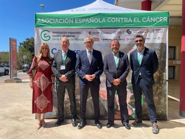 El consejero de Salud inaugura el VII Congreso para Personas con Cáncer y su Entorno, organizado por la Aecc Región de Murcia