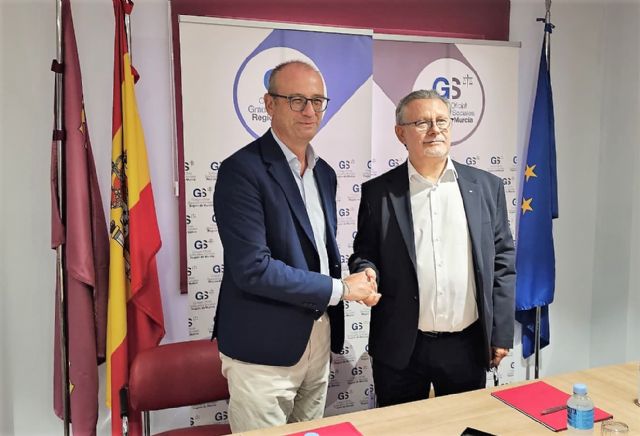 Educación firma un convenio con el Colegio Oficial de Graduados Sociales para que los alumnos de FP realicen prácticas formativas
