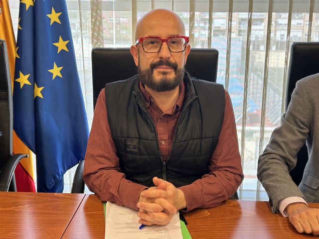 AFAMU y el Colegio Oficial de Psicología de la Región de Murcia comparecen en la Asamblea Regional