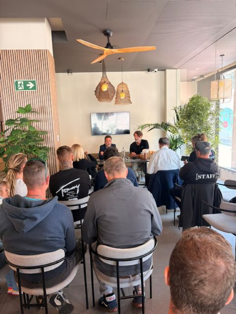 El Gobierno regional apoya el sector del buceo deportivo con la reducción del canon y la reserva de puntos de amarre