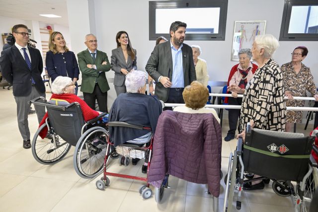 López Miras aumentará en 7,3 millones las ayudas para facilitar que las familias puedan afrontar el pago de los servicios de personas mayores y de personas con discapacidad