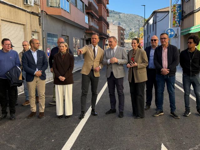 El Plan de Obras de la Comunidad renueva de forma integral la primera fase de una de las calles más importantes de Cehegín