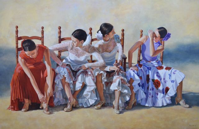 Perla Fuertes expone una muestra retrospectiva en la sala de exposiciones de la Universidad Popular de Mazarrón