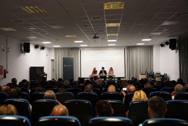 La Fundación Disenso presenta en Murcia el informe sobre inmigración que revela su impacto económico negativo en el Estado de bienestar